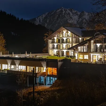 Graseck - Mountain Hideaway & Health Care Отель Гармиш-Партенкирхен