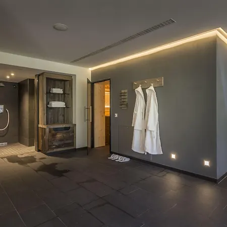 Graseck - Mountain Hideaway & Health Care Готель 4*